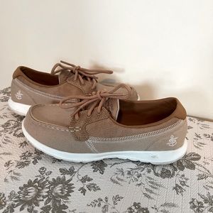 Sketchers GOGA MAX loafers. Women’s size 6.5. Tan/brown. Great condition!